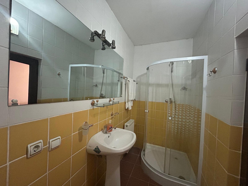 Afacere la cheie, 2963 mp utili, 21598 mp teren, Cernele