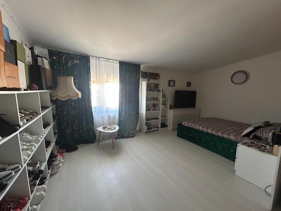 Afacere la cheie, 2963 mp utili, 21598 mp teren, Cernele