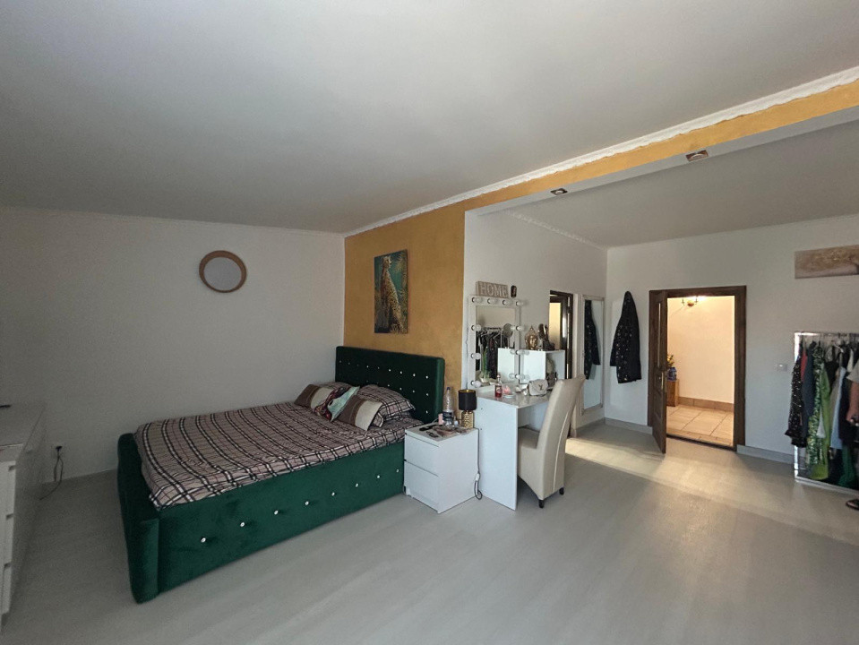 Afacere la cheie, 2963 mp utili, 21598 mp teren, Cernele