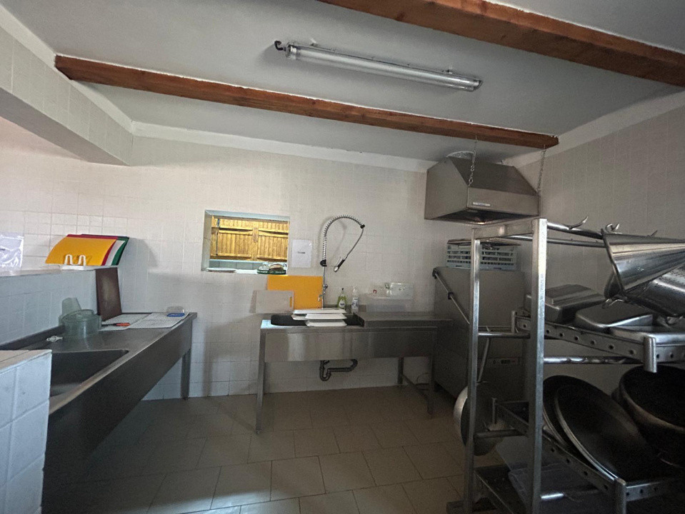 Afacere la cheie, 2963 mp utili, 21598 mp teren, Cernele