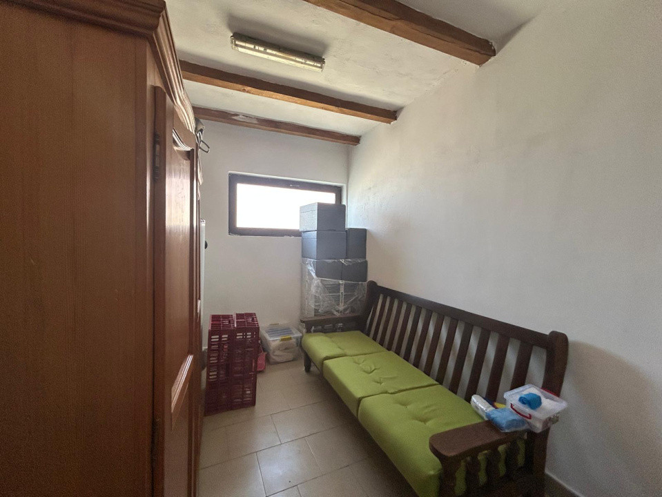 Afacere la cheie, 2963 mp utili, 21598 mp teren, Cernele