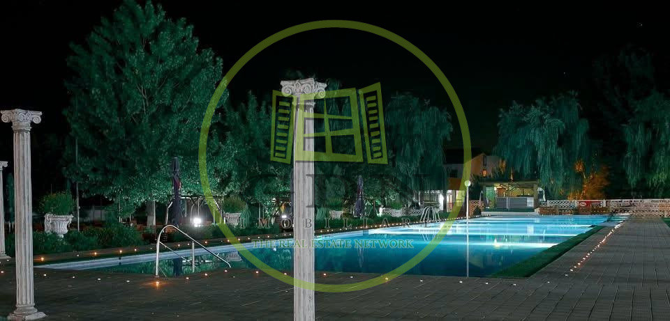 Afacere la cheie, 2963 mp utili, 21598 mp teren, Cernele