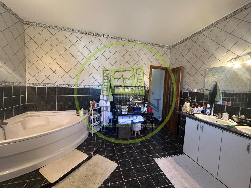 Afacere la cheie, 2963 mp utili, 21598 mp teren, Cernele