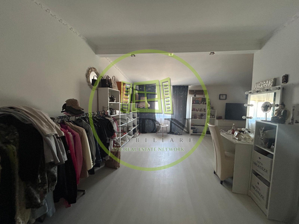 Afacere la cheie, 2963 mp utili, 21598 mp teren, Cernele