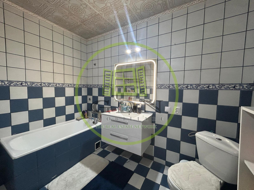 Afacere la cheie, 2963 mp utili, 21598 mp teren, Cernele