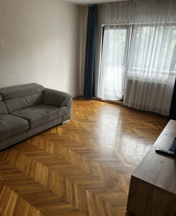 Apartament 3 camere de inchiriat centrql