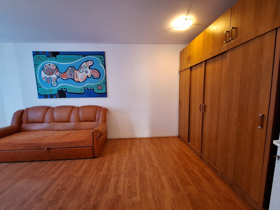 Apartament cu 2 camere semidecomandat, mobilat în Floreşti