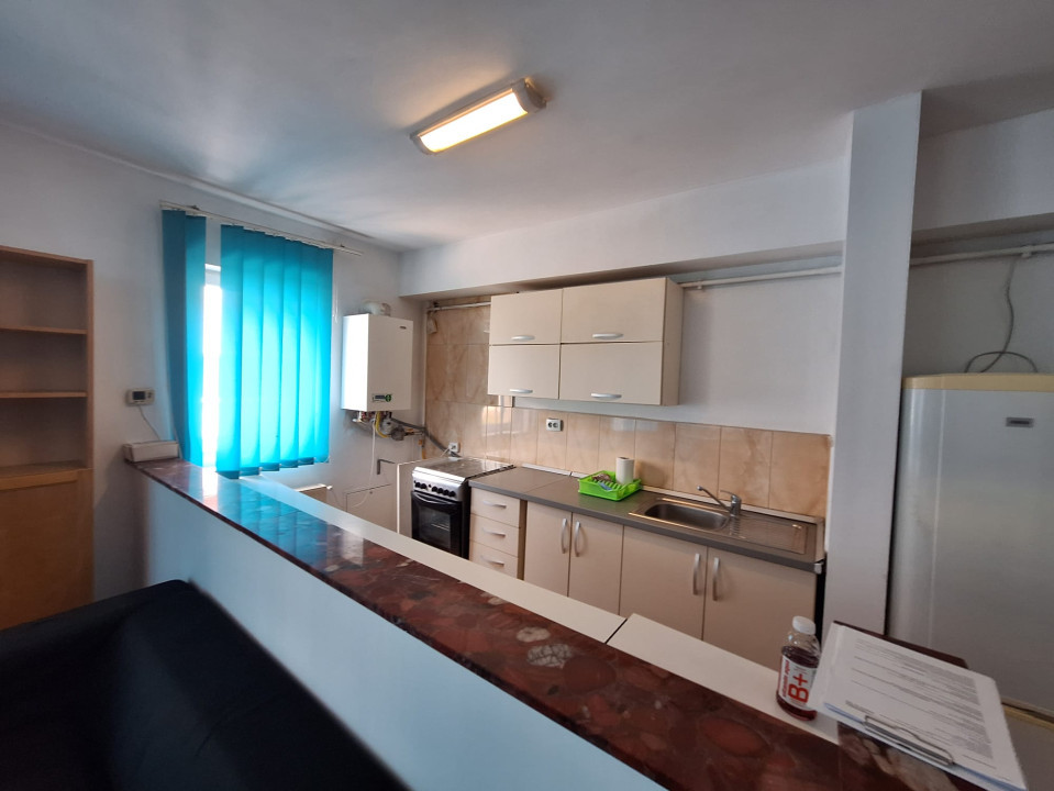 Apartament cu 2 camere semidecomandat, mobilat în Floreşti