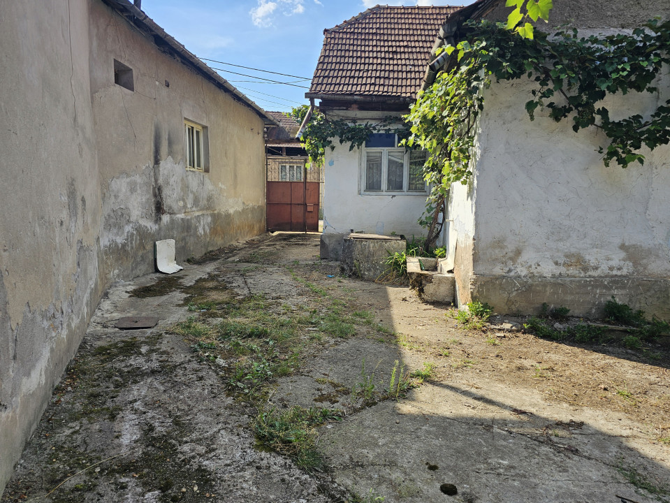 Casa de vacanta cu 4 camere +teren suprafata 2.043 mp, Calugari, Bihor