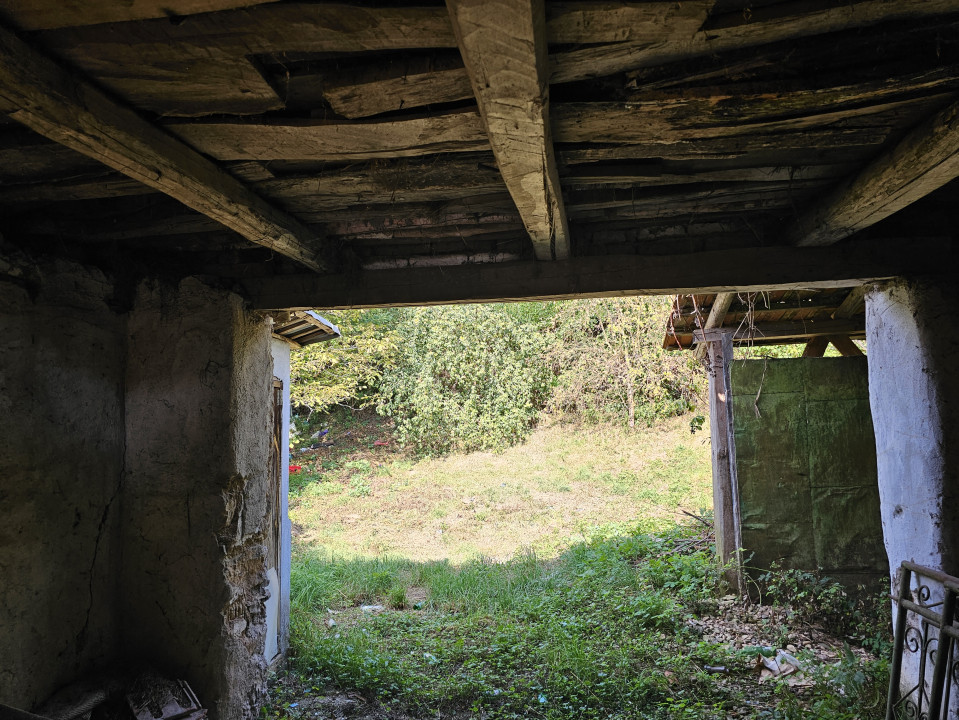 Casa de vacanta cu 4 camere +teren suprafata 2.043 mp, Calugari, Bihor