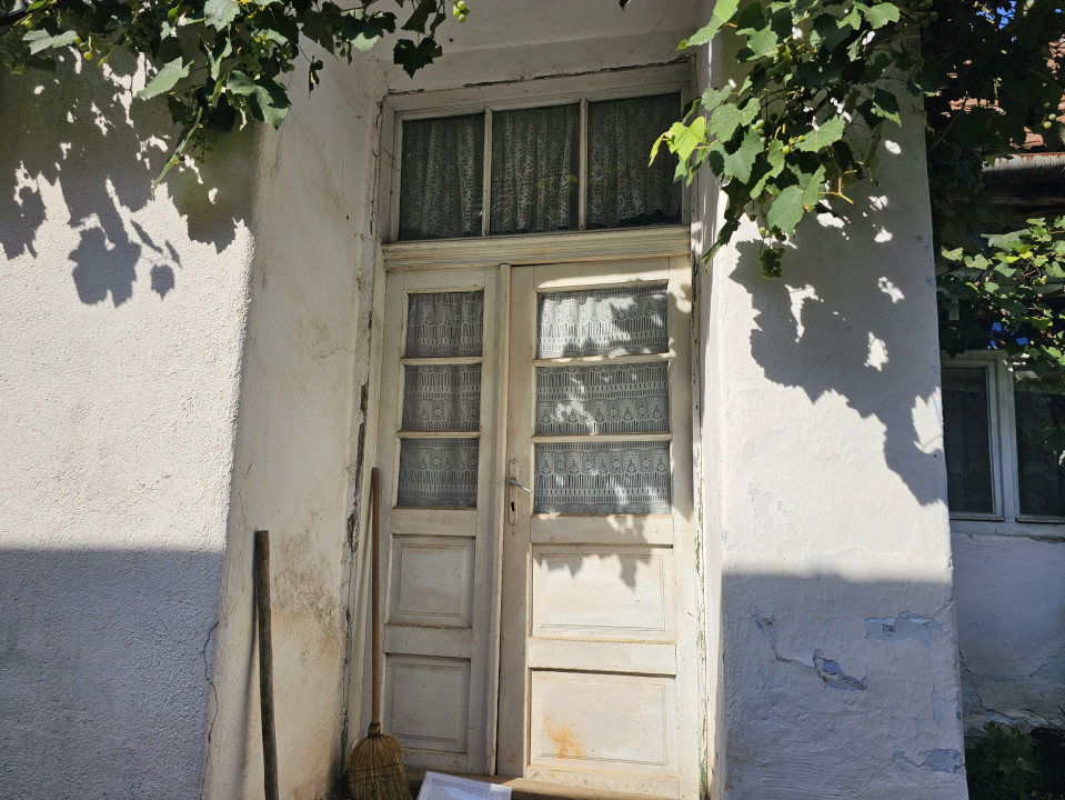 Casa de vacanta cu 4 camere +teren suprafata 2.043 mp, Calugari, Bihor