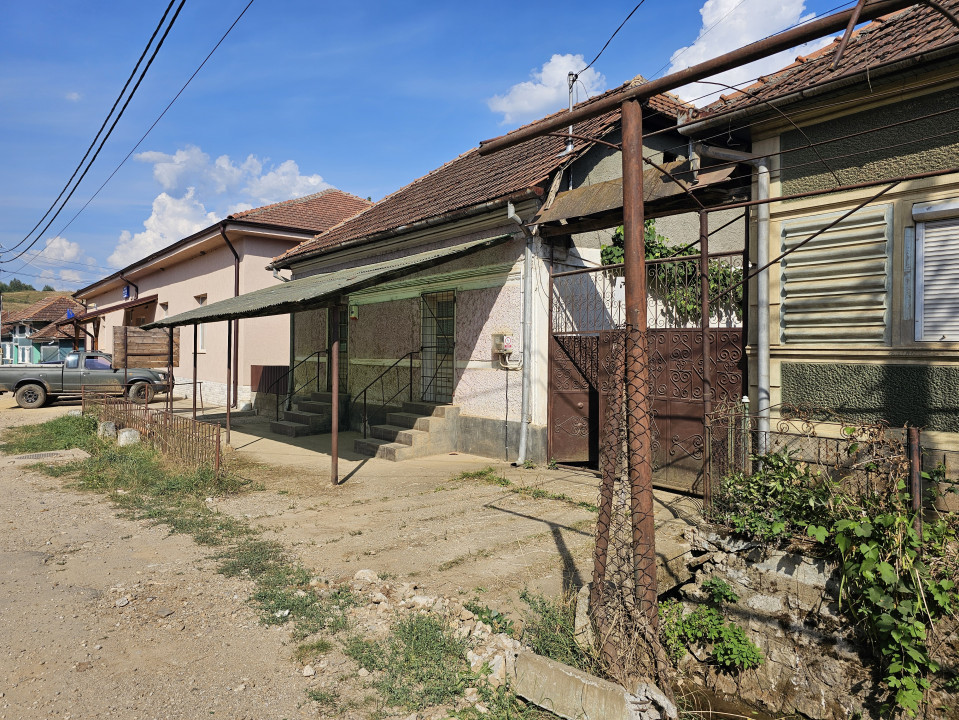 Casa de vacanta cu 4 camere +teren suprafata 2.043 mp, Calugari, Bihor