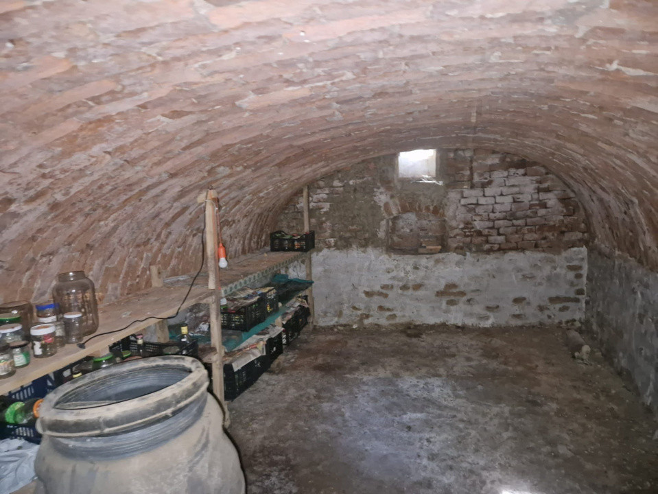 Casă de vacanță , 2 cam, teren 3.381 mp 