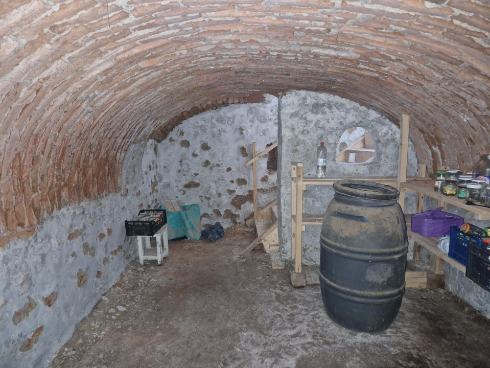 Casă de vacanță , 2 cam, teren 3.381 mp 