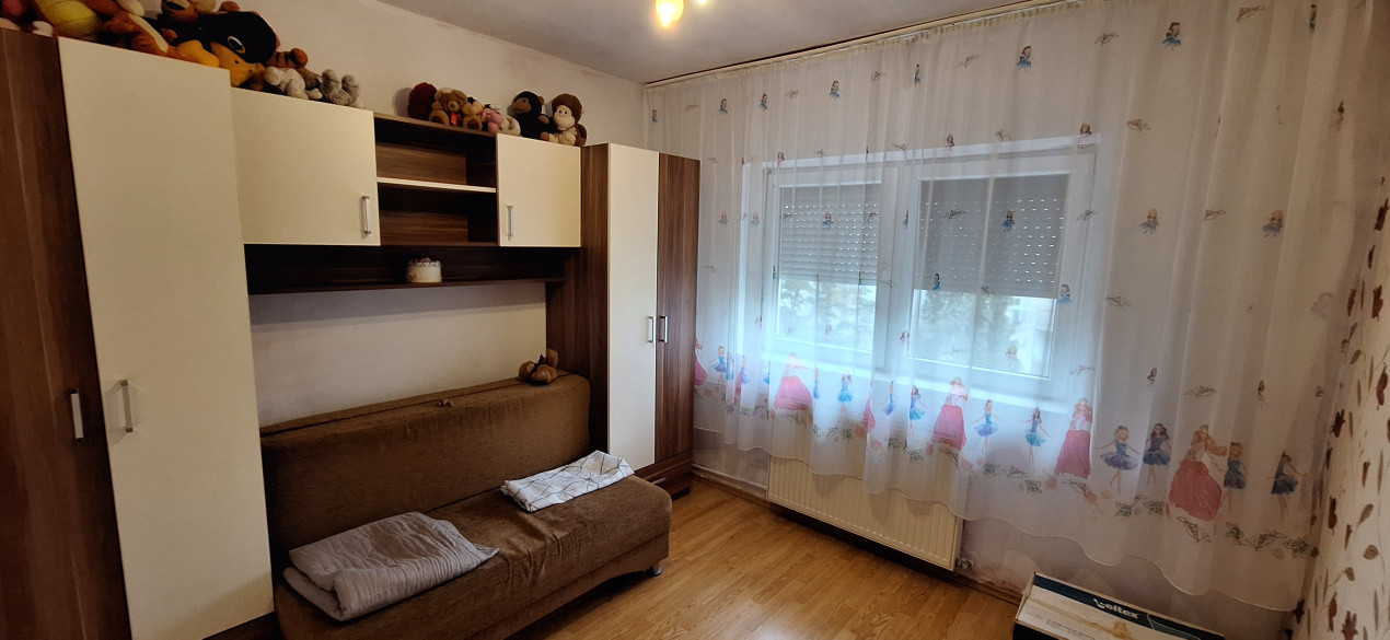 Apartament 3 camere, decomandat, zona Parc Olosig