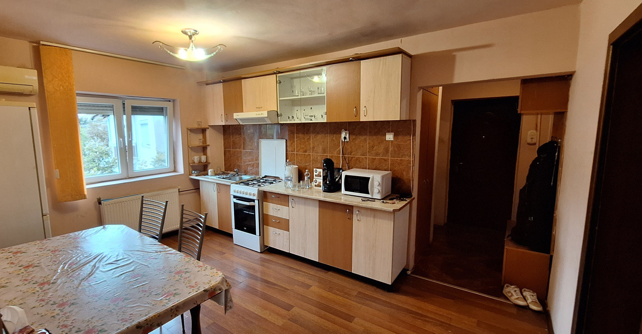 Apartament 3 camere, decomandat, zona Parc Olosig