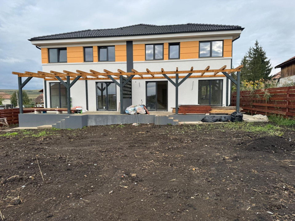 Oportunitate!Casă de tip duplex, 4 camere, 120 mp., la 15 min. de Cluj