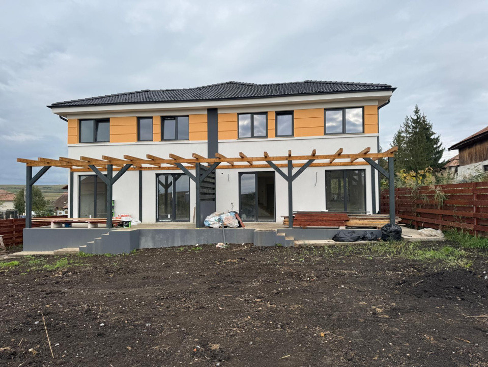 Oportunitate!Casă de tip duplex, 4 camere, 120 mp., la 15 min. de Cluj