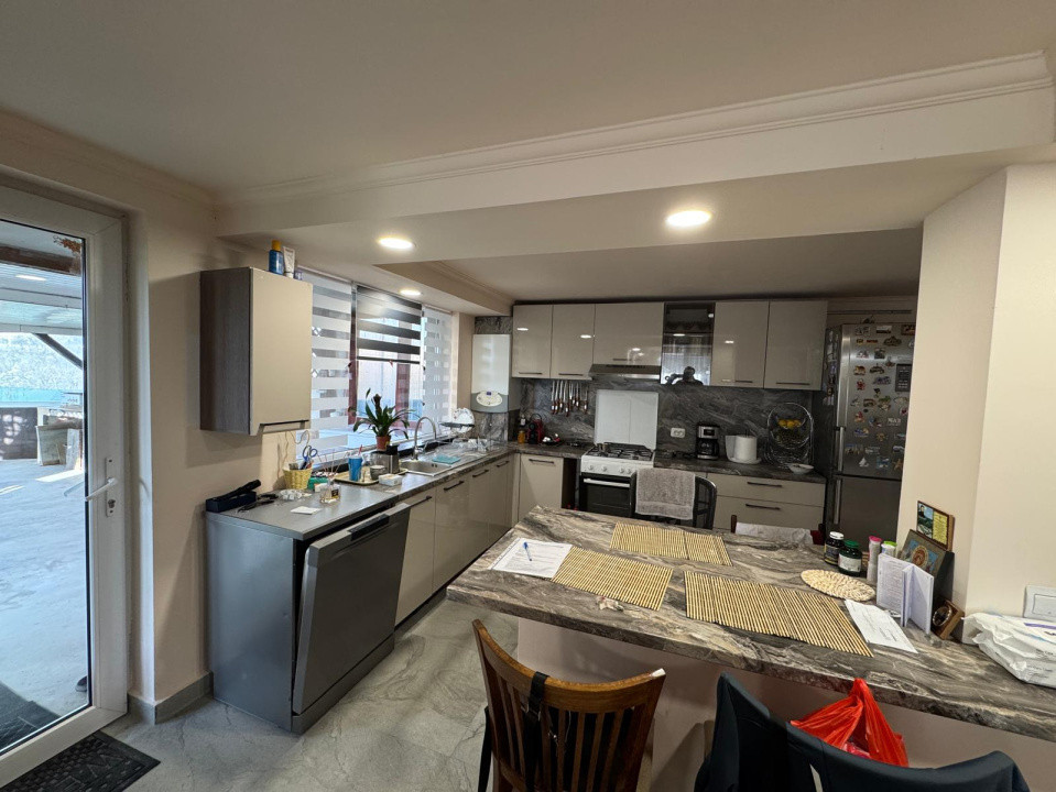 Comisin 0%! De vânzare casă, 261 mp.+895 mp curte!