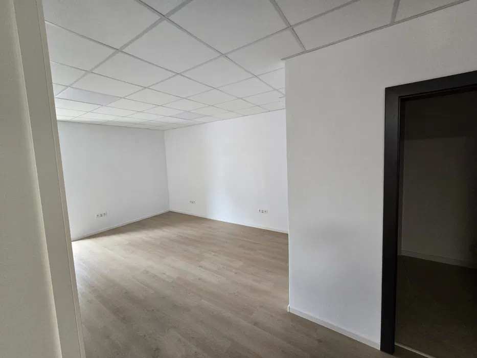 Spațiu comercial de închiriat (53 mp)