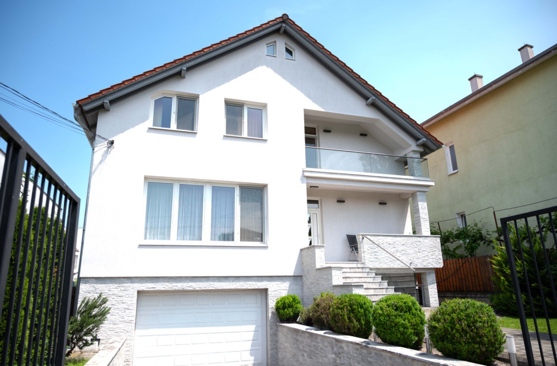 Vilă in Andrei Mureșanu,  6 camere, teren 600 mp