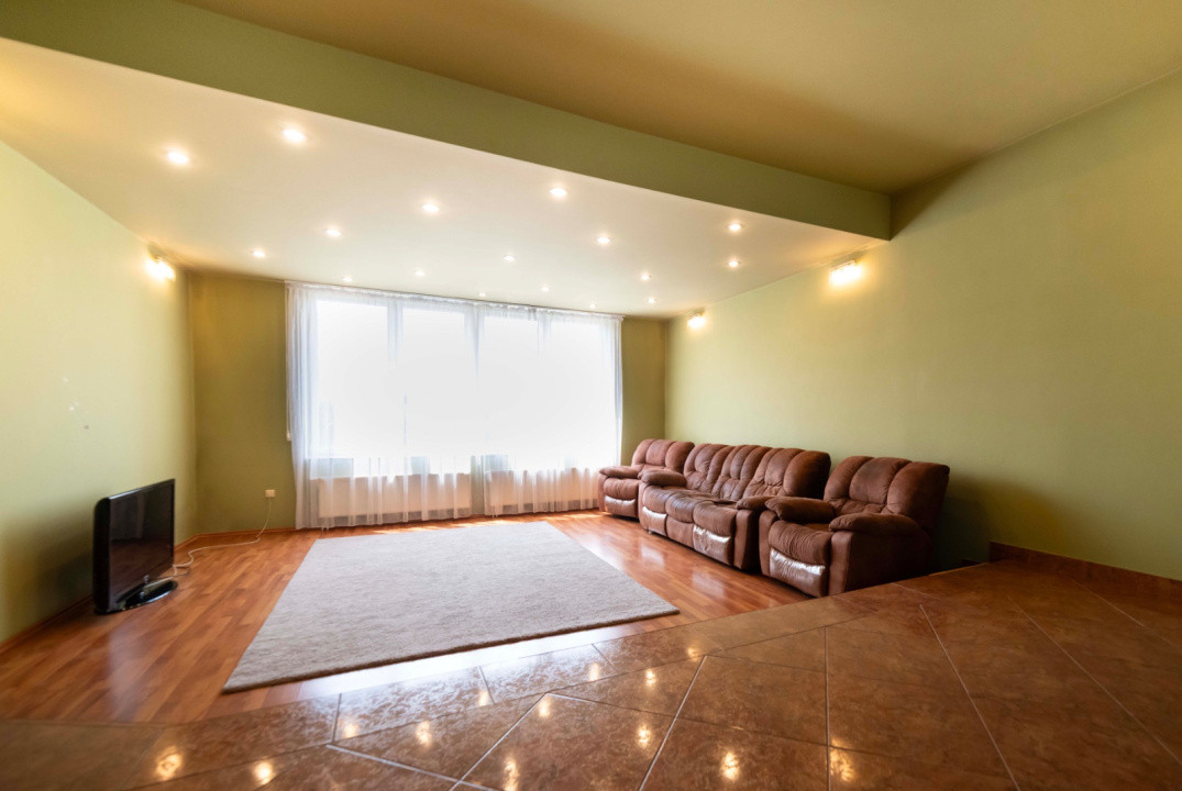 Vilă in Andrei Mureșanu,  6 camere, teren 600 mp