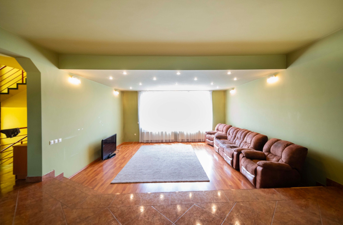 Vilă in Andrei Mureșanu,  6 camere, teren 600 mp