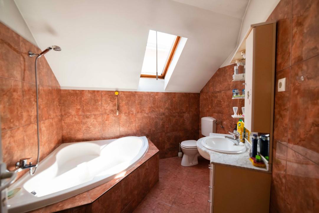 Vilă in Andrei Mureșanu,  6 camere, teren 600 mp