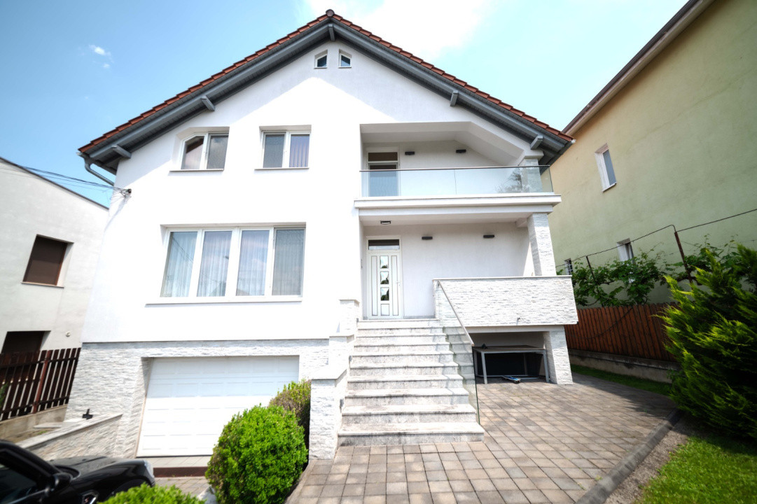 Vilă in Andrei Mureșanu,  6 camere, teren 600 mp