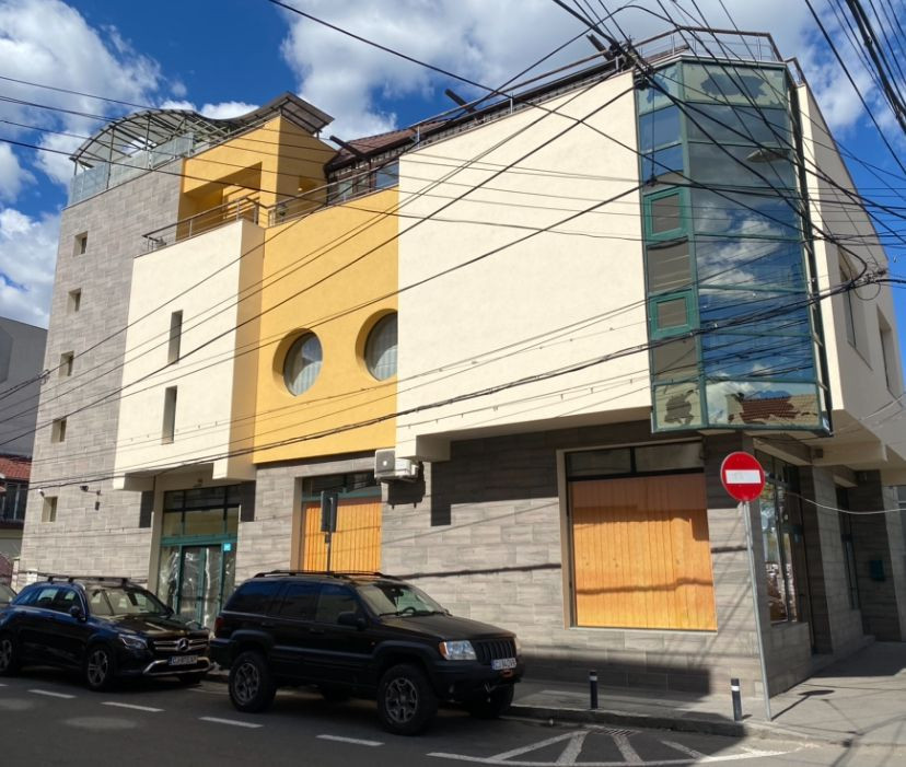 Închiriere clădire 750 mp. - birouri, alimentație publică, 6000 EUR
