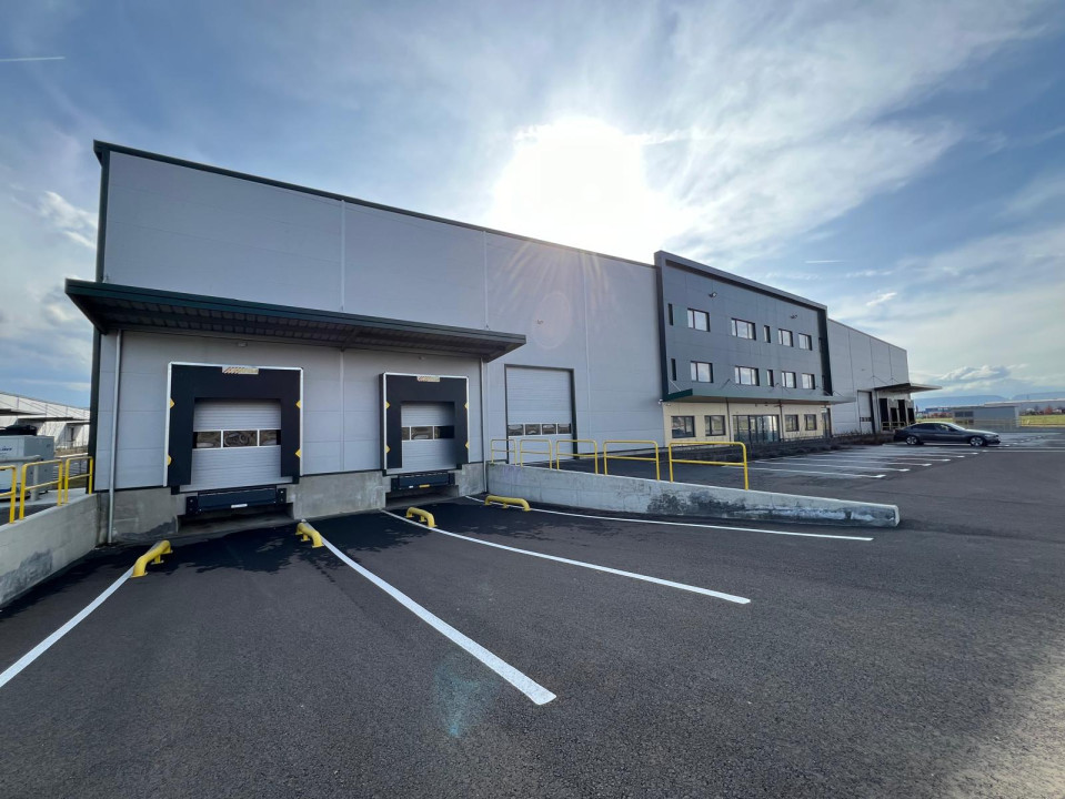  Hală ultramoderna centru logistic, depozitare + birouri 5,857 mp