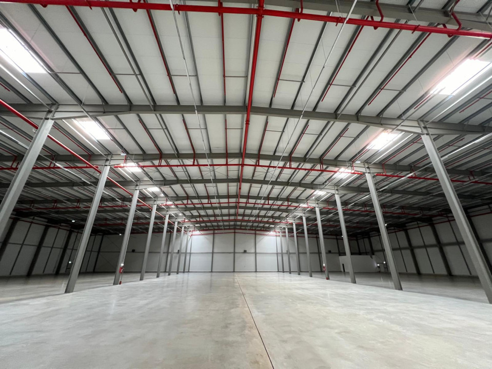  Hală ultramoderna centru logistic, depozitare + birouri 5,857 mp
