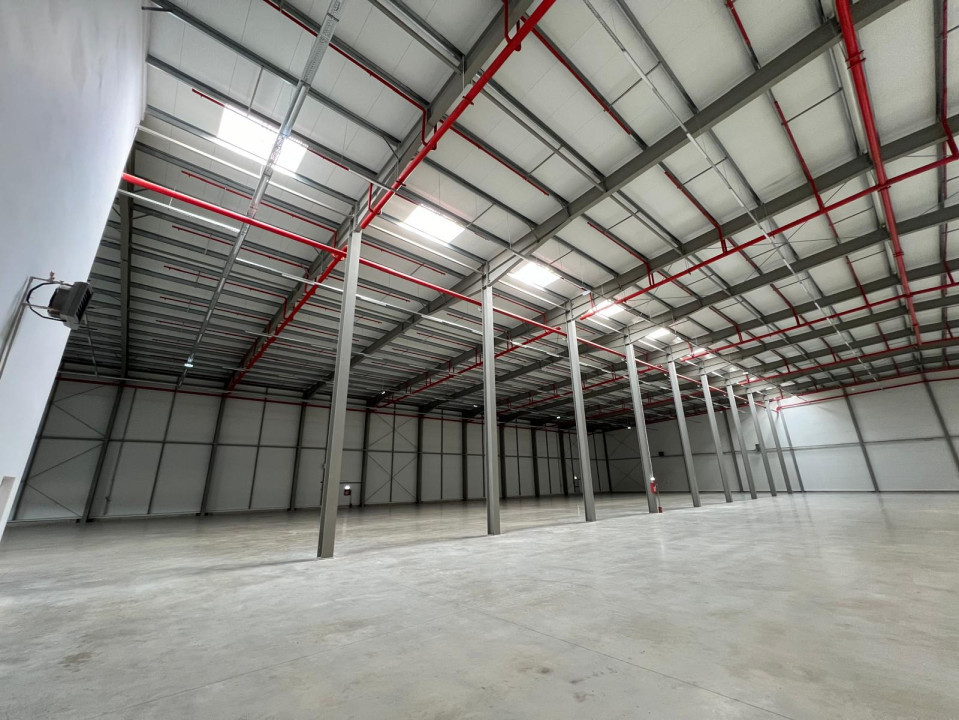  Hală ultramoderna centru logistic, depozitare + birouri 5,857 mp