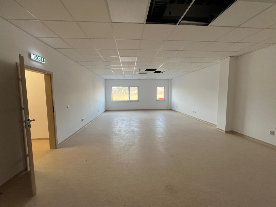  Hală ultramoderna centru logistic, depozitare + birouri 5,857 mp