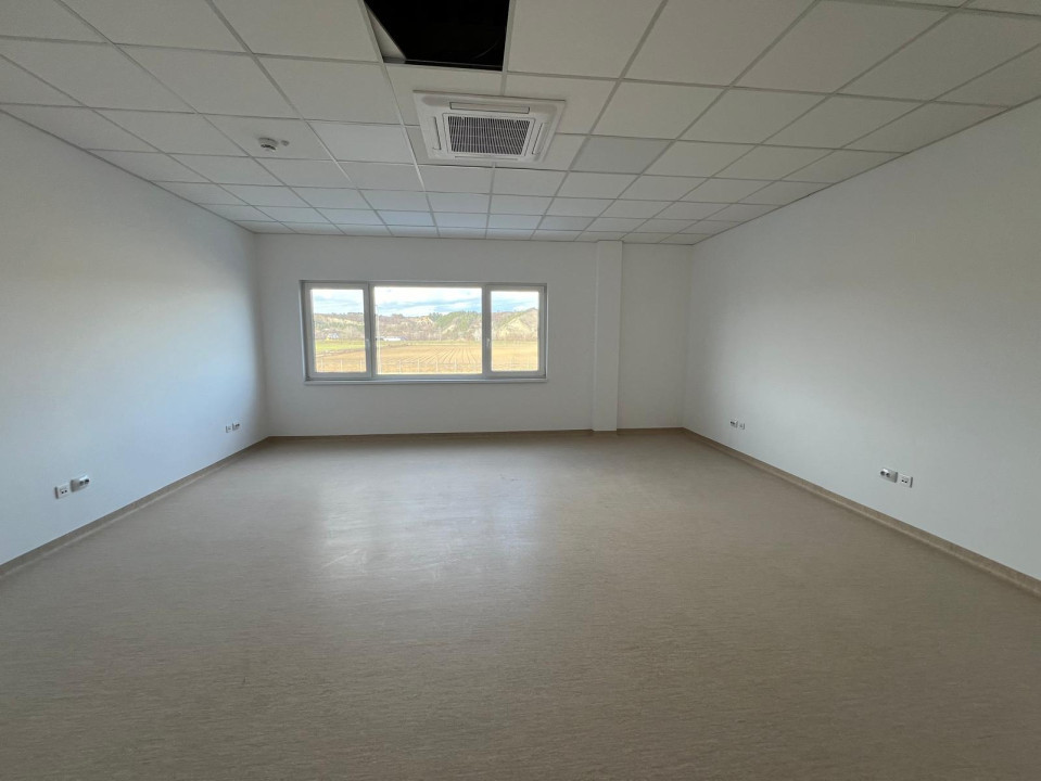  Hală ultramoderna centru logistic, depozitare + birouri 5,857 mp