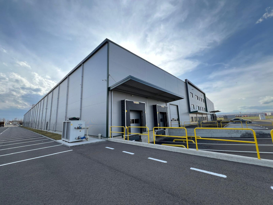  Hală ultramodernă centru logistic, depozitare + birouri 5,857 mp