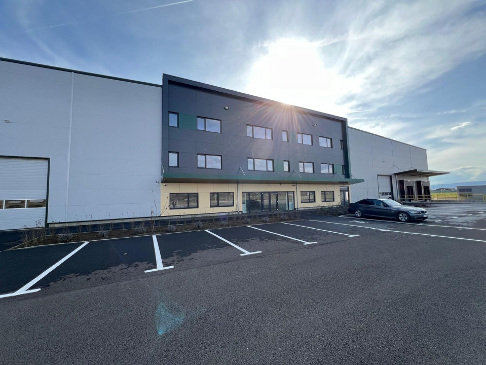  Hală ultramodernă centru logistic, depozitare + birouri 5,857 mp