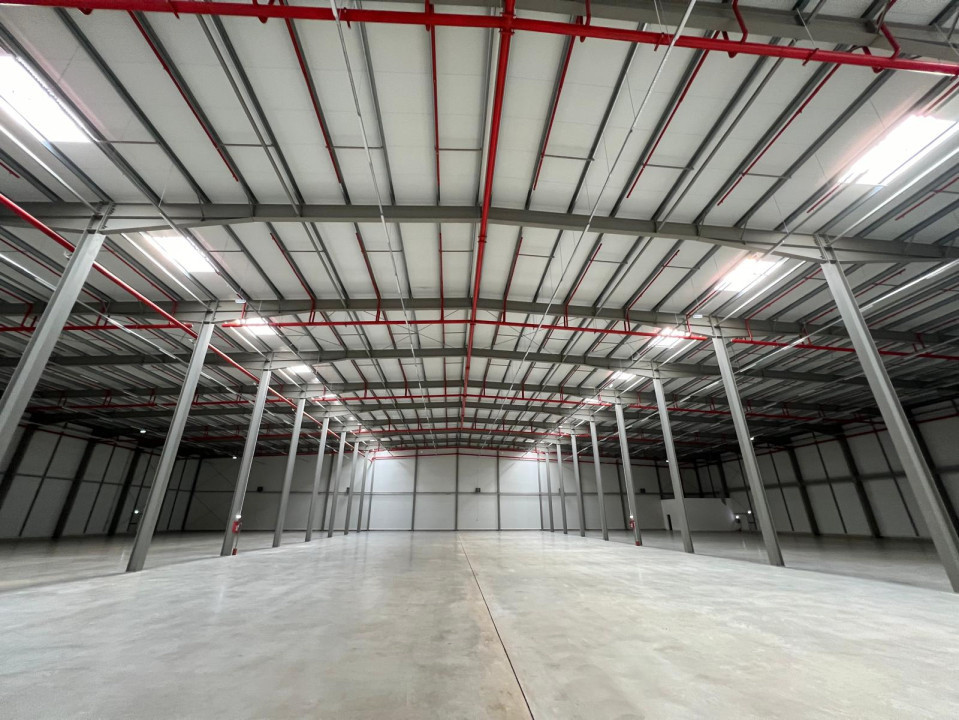 Hală ultramodernă centru logistic, depozitare + birouri 5,857 mp