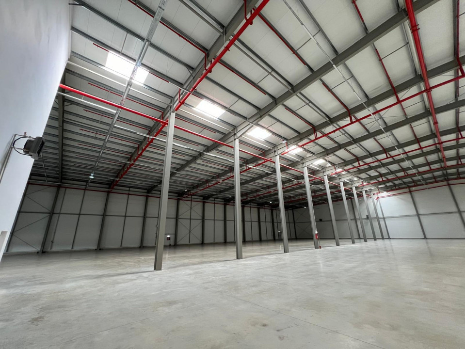  Hală ultramodernă centru logistic, depozitare + birouri 5,857 mp