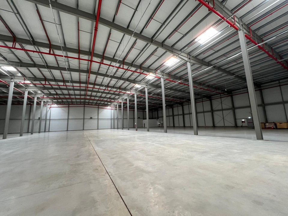  Hală ultramodernă centru logistic, depozitare + birouri 5,857 mp
