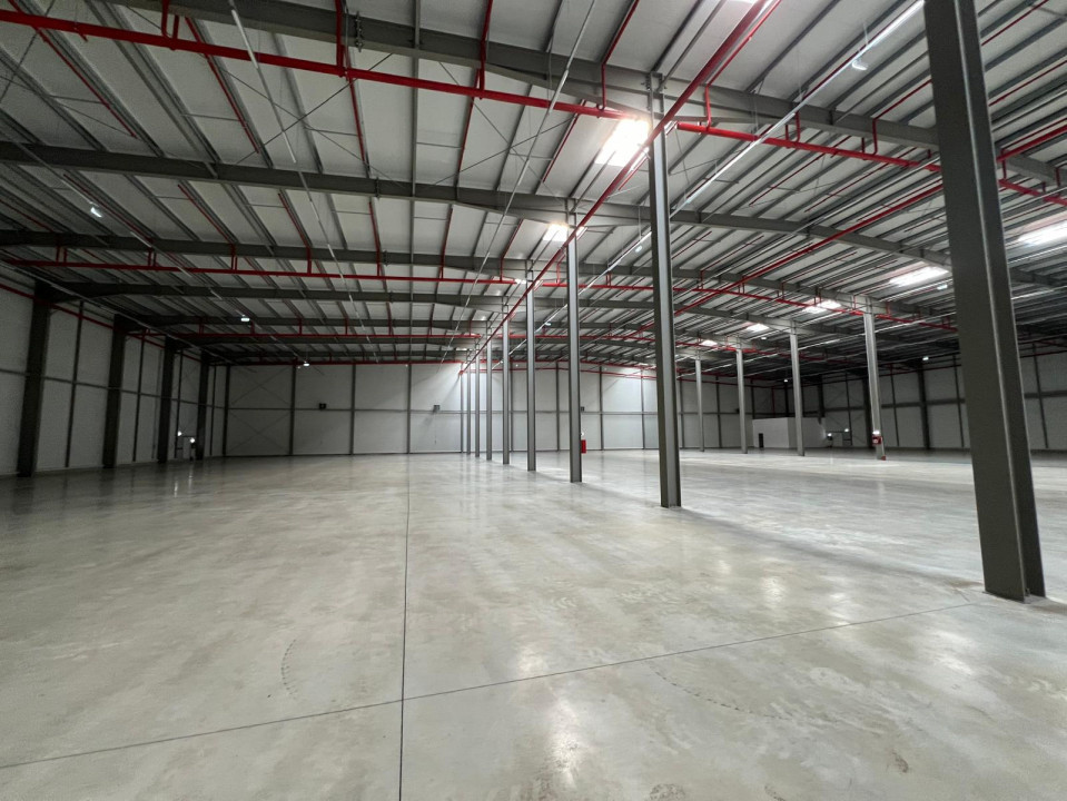  Hală ultramodernă centru logistic, depozitare + birouri 5,857 mp