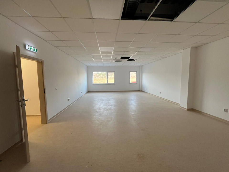  Hală ultramodernă centru logistic, depozitare + birouri 5,857 mp