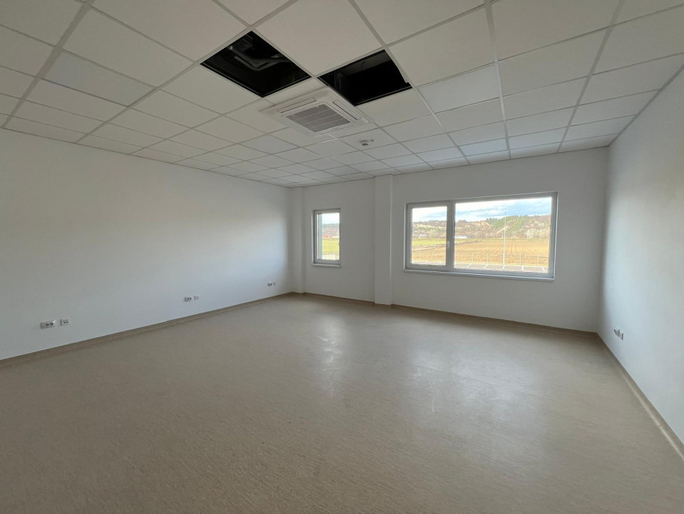  Hală ultramodernă centru logistic, depozitare + birouri 5,857 mp