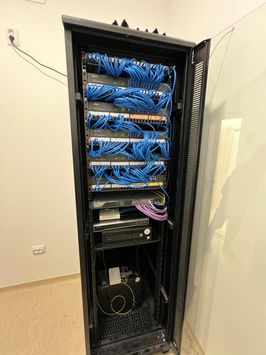  Hală ultramodernă centru logistic, depozitare + birouri 5,857 mp