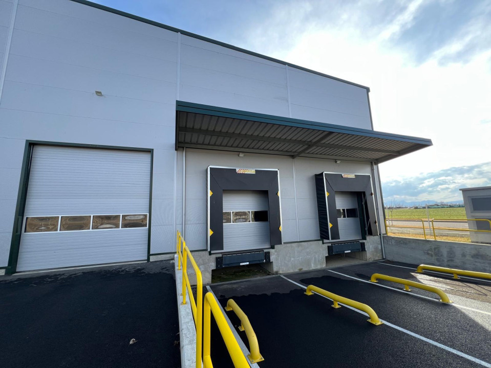  Hală ultramodernă centru logistic, depozitare + birouri 5,857 mp