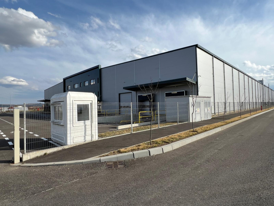  Hală ultramodernă centru logistic, depozitare + birouri 5,857 mp
