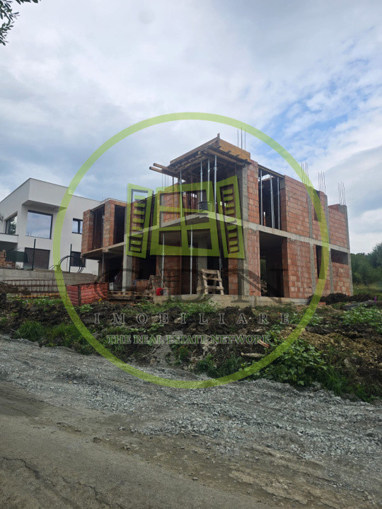 Casa moderna cu piscina suspendata, vedere panoramica in Cisnadioara.