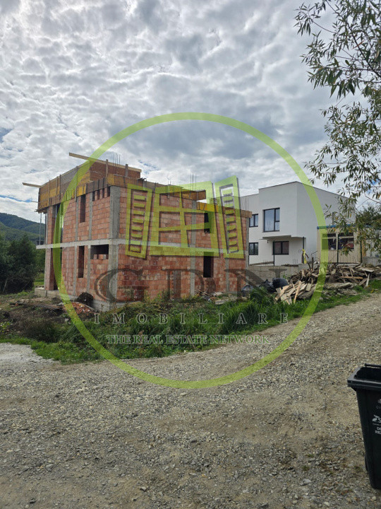 Casa moderna cu piscina suspendata, vedere panoramica in Cisnadioara.