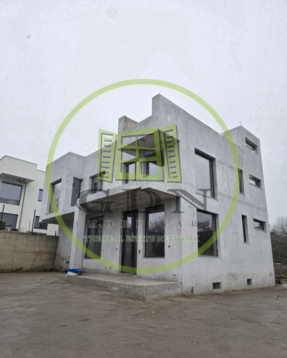 Casa moderna cu piscina suspendata, vedere panoramica in Cisnadioara.