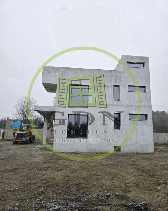 Casa moderna cu piscina suspendata, vedere panoramica in Cisnadioara.